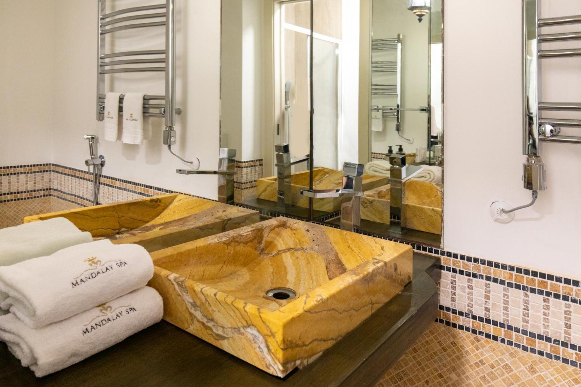Mandalay & Landhaus Senigallia